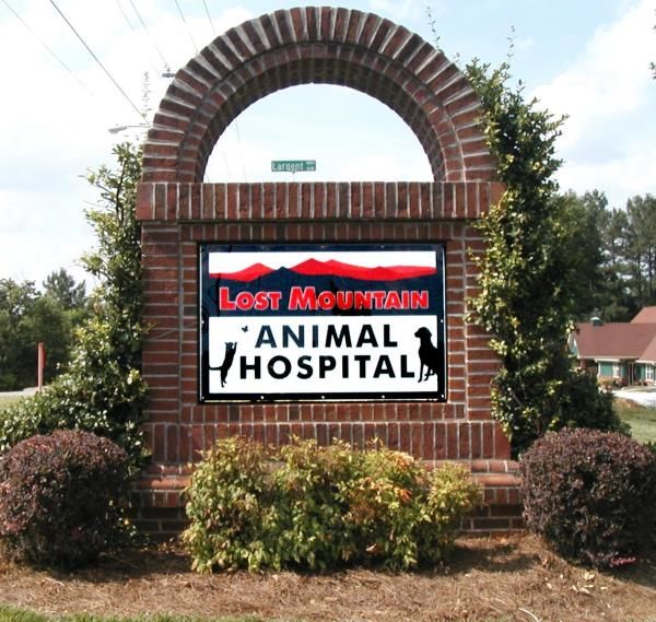 outdoor monument sign